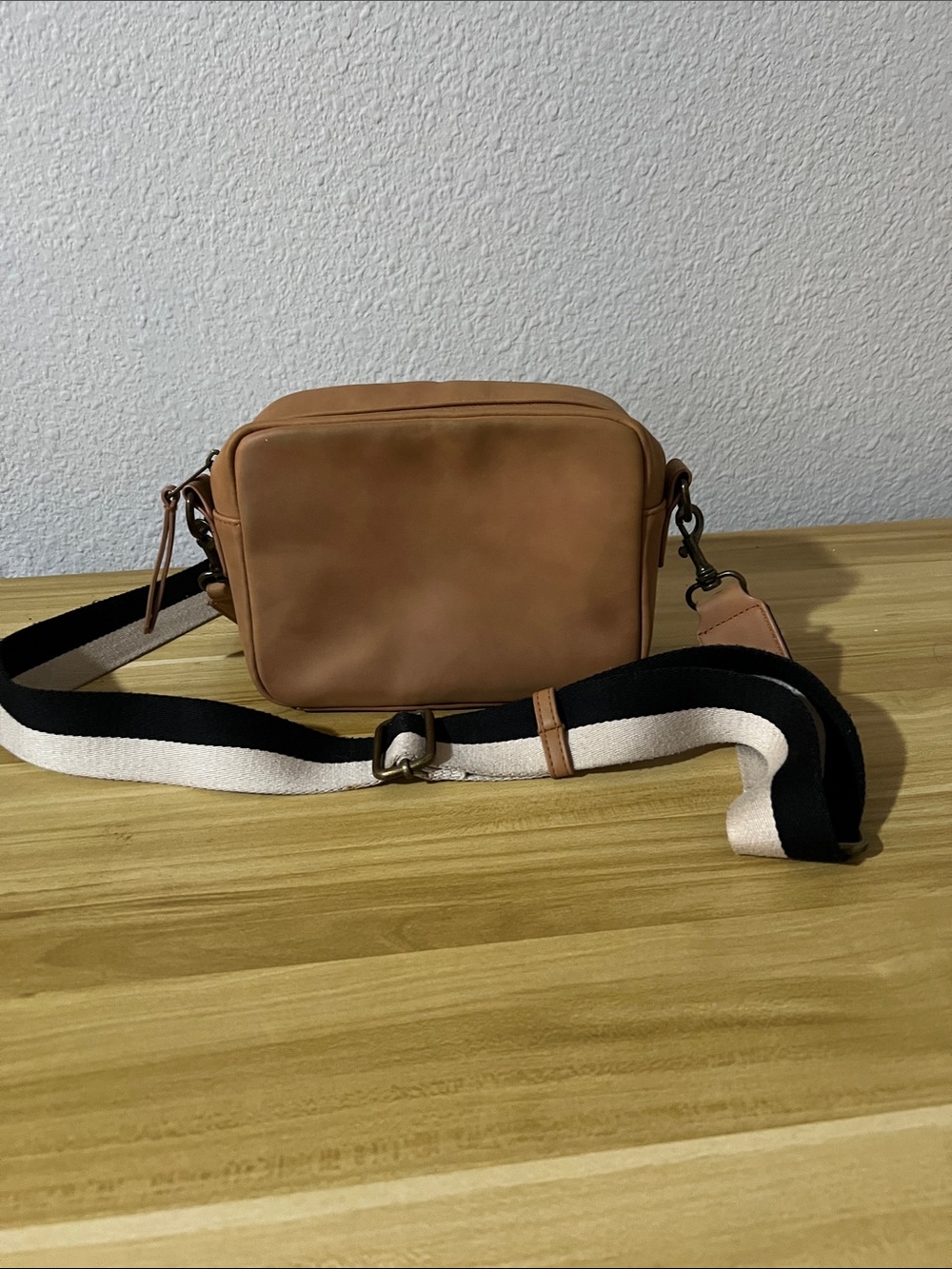 Universal Thread Tan Crossbody Camera Bag with Black-and-Cream Strap